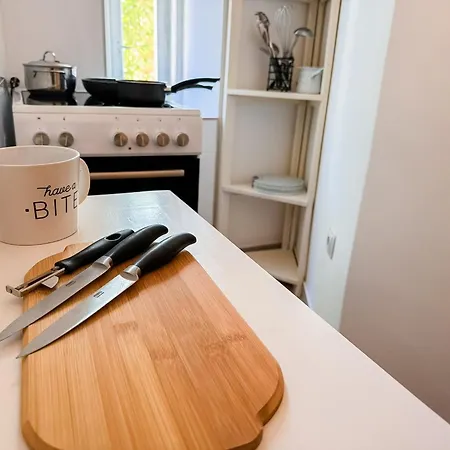 Unique & Spacious 3br Historic Flat In Centre *