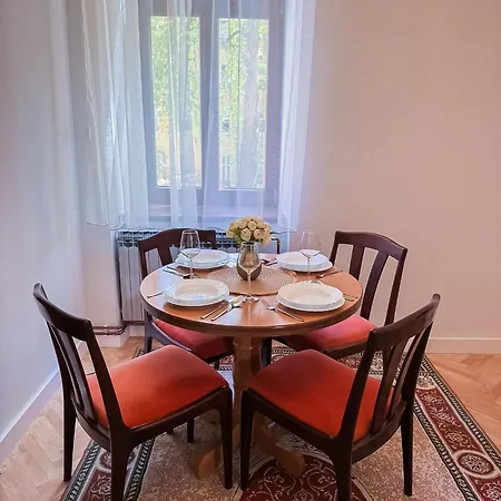 Διαμέρισμα Unique & Spacious 3br Historic Flat In Centre