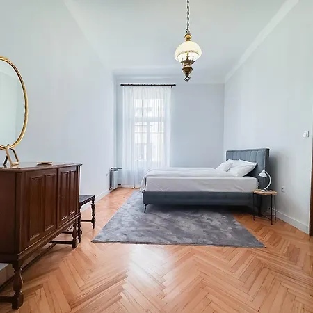 Unique & Spacious 3br Historic Flat In Centre Lejlighed *