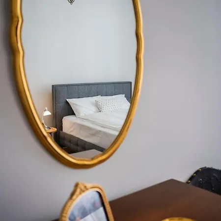 Unique & Spacious 3br Historic Flat In Centre *